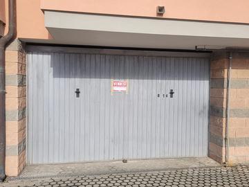 Ampio box auto doppio a borzoli