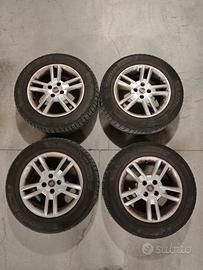 Set 4 cerchi completo di gomme invernali Michelin