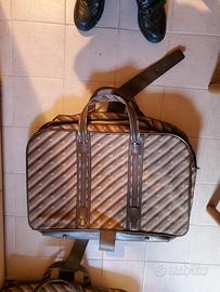 2 valigie con fantasie a striscie