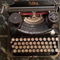 Macchina d scrivere d'epoca erika anni '30