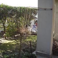 Sostegno di ferro,dipinto in grigio,per giardino