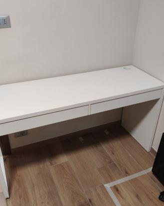 Scrivania IKEA Micke bianca 142x50 con 2 cassetti