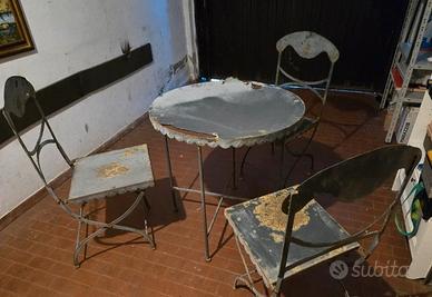 Tavolo e sedie 