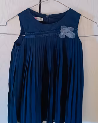 abito elegante blu con fiore 