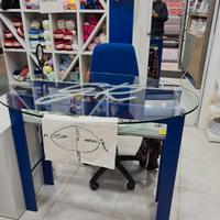 Mobili e bancone in vetro negozio