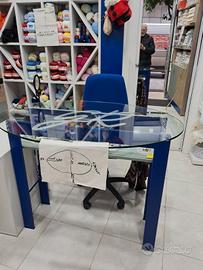 Mobili e bancone in vetro negozio