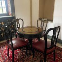 Tavolo stile  Boulle con sedie