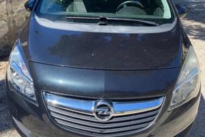 Opel Meriva 100 cv GPL e gancio traino.