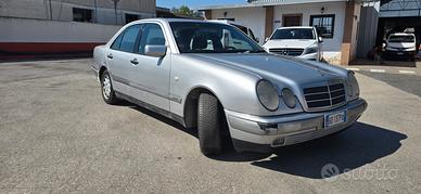 autovettura Mercedes benzina GPL benzina 