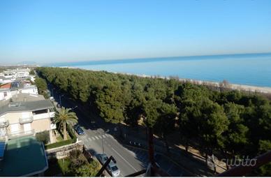 In riva al mare con parcheggio e spiaggia privata