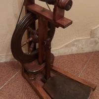 Antico filarino in legno