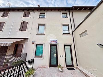 CASA SEMINDIPENDENTE A SAN GIOVANNI LUPATOTO