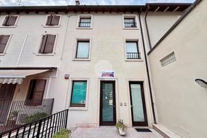 CASA SEMINDIPENDENTE A SAN GIOVANNI LUPATOTO
