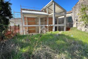 CASA SEMINDIPENDENTE A BARONISSI