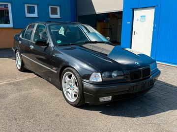 BMW 320i e36 berlina