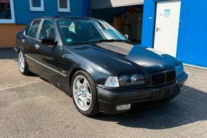 BMW 320i e36 berlina