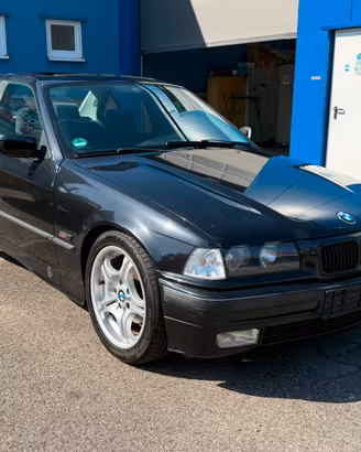 BMW 320i e36 berlina
