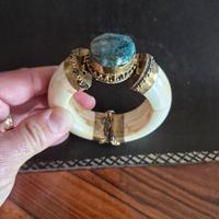 Bracciali in osso, pietra e ottone