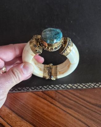 Bracciali in osso, pietra e ottone