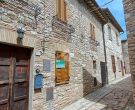 CASA SEMINDIPENDENTE A SPELLO