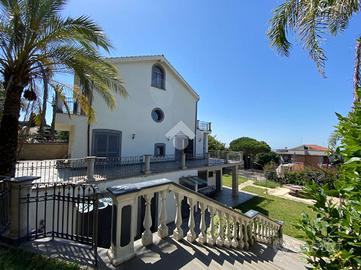 PORZIONE DI BIFAMILIARE A GENZANO DI ROMA