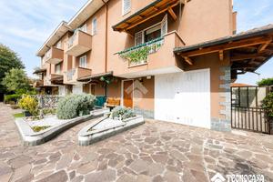 VILLA A SCHIERA D'ANGOLO A CORNAREDO