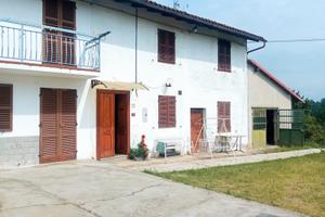 Colline di Refrancore: casa su tre lati