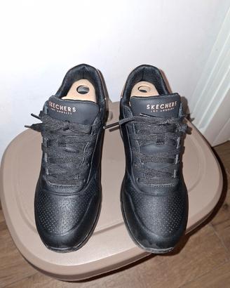 Skechers nere