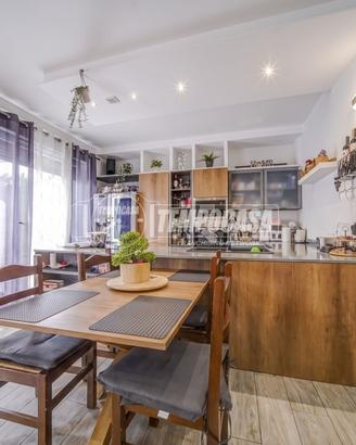 GALLARATE - VILLA BIFAMILIARE CON LOCALE COMMERCIA