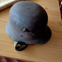 Elmetto Tedesco e Taniche