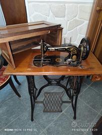 Macchina da cucire Singer con mobile in ghisa