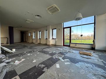 NEGOZIO A CARBONARA SCRIVIA