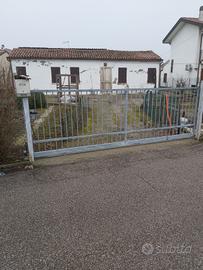 Casa da ristrutturare con terreno