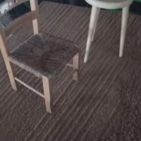 piccola sedia e piccolo sgabello 