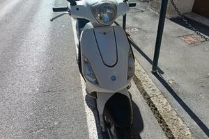Piaggio fly 125
