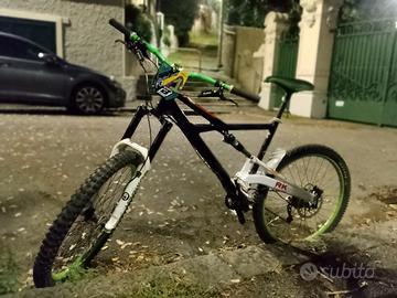 bicicletta Downhill
