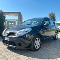 Dacia sandero GPL leggermente trattabile