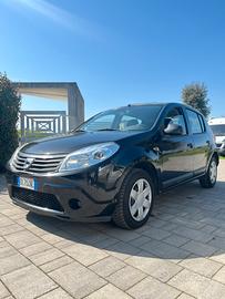 Dacia sandero GPL leggermente trattabile