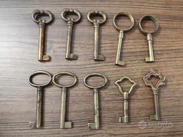 10 chiavi in ottone per collezionisti
