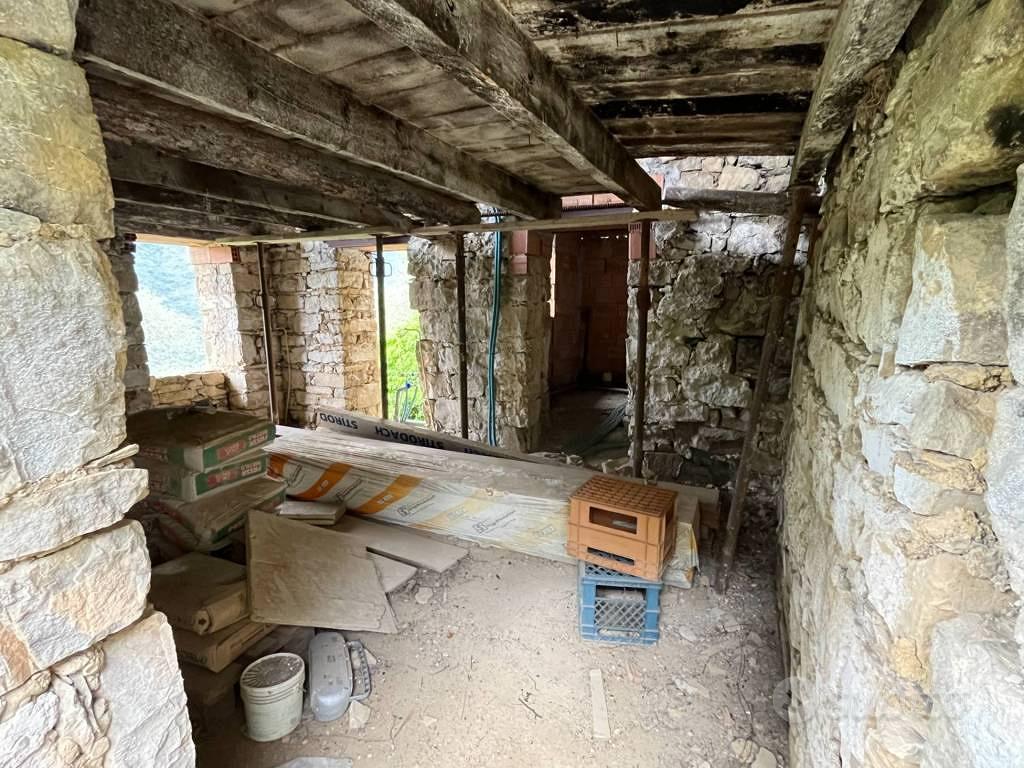 Rustico / Casale di 70 m² con 3 locali a Apricale - Altro