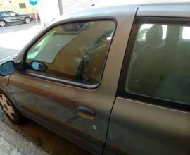 RENAULT Clio - dicembre 2000