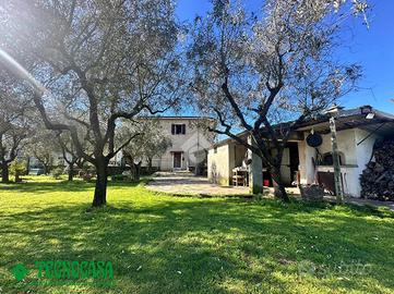 CASA SEMINDIPENDENTE A CASTELNUOVO MAGRA