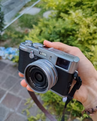 Fujifilm X100 + custodia in pelle e accessori