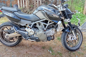 Aprilia Manara 850