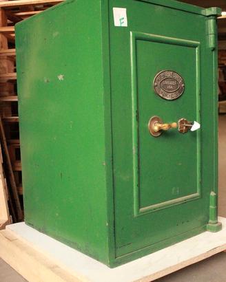 Cassaforte verde originale inglese di metà XIX sec