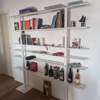 Libreria a pavimento in metallo