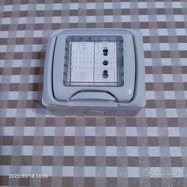 Cassetta elettrica esterna presa + deviatore NUOVA