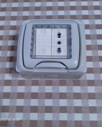 Cassetta elettrica esterna presa + deviatore NUOVA