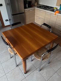 Tavolo con 4 sedie