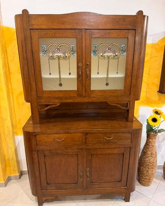 Armadio da cucina vintage con vetro ricamato
